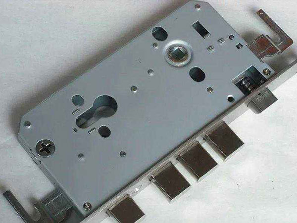 满城24小时上门开锁公司